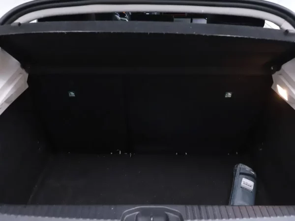 Photo 18 of 27 of VF1RJA00266164445 Renault Clio 1.0 TCe Intens LED