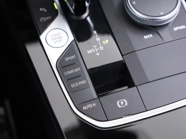 Photo 18 of 28 of WBA7K310207K99164 BMW 1-serie 118i Aut. Business Edition 5-drs Hatchb.