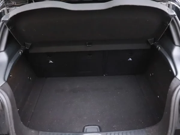 Photo 18 of 28 of WDD1760421J761277 Mercedes-Benz A-Klasse 180 Aut. AMG LED