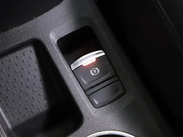 Photo 18 of 29 of VF1RJB00068086046 Renault Captur 1.0 TCe 100 Bi-Fuel Business Zen LED