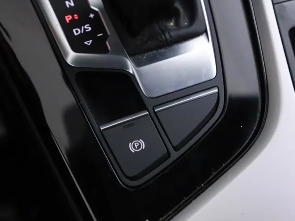 Photo 18 of 30 of WAUZZZF58LA021775 Audi A5 Sportback 40 TFSI Aut. Launch edition Business LED