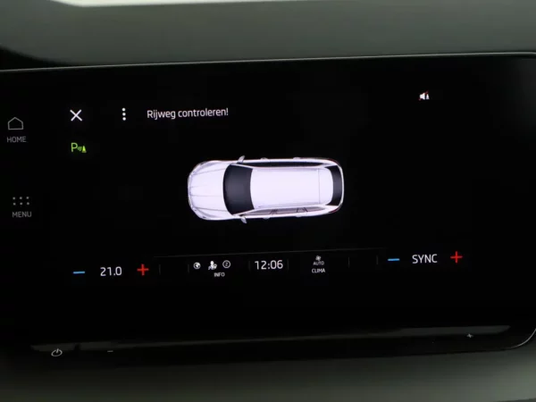 Photo 18 of 33 of TMBJP8NX0RY146191 Skoda Octavia Combi 1.0 TSI Business Edition