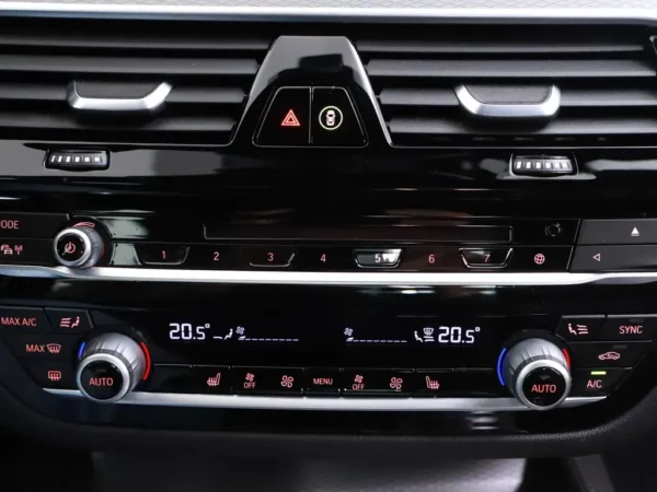 Photo 18 of 33 of WBAJR110X0WW57722 BMW 5 Serie 520i High Executive Edition (4-drs Sedan)