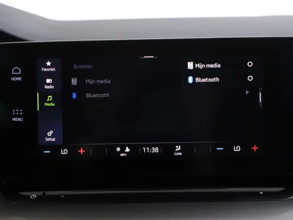 Photo 18 of 34 of TMBAP7NX0MY011246 Skoda Octavia 1.0 TSI Business Edition 5-drs Hatchb.