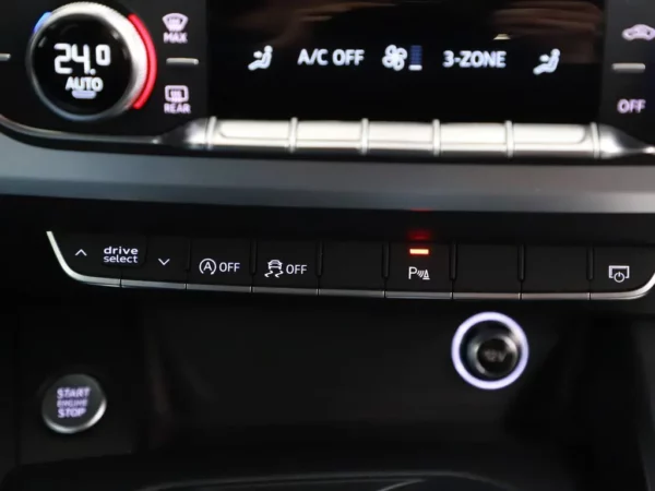 Photo 18 of 34 of WAUZZZF56KA068463 Audi A5 Sportback 35 TFSi Sport S-Tronic