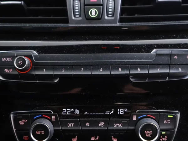 Photo 18 of 34 of WBAHS110605H03722 BMW X1 sDrive18i Aut. High Executive LED