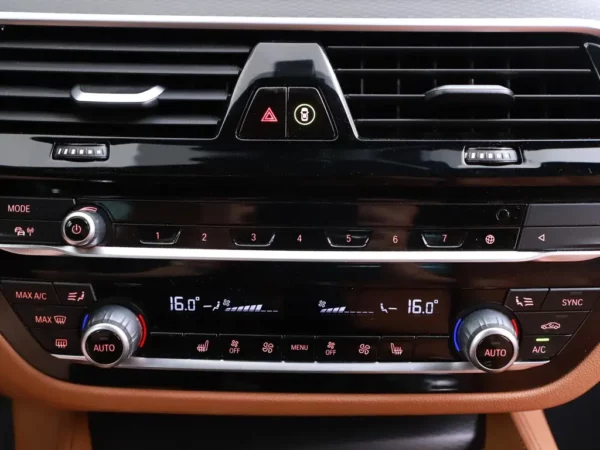 Photo 18 of 35 of WBA11CG000CL71888 BMW 5 Serie Touring 530e Business Edition Plus M-Pack