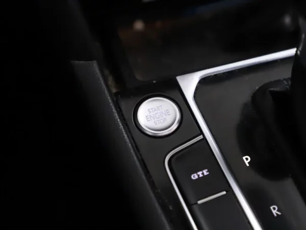 Photo 18 of 35 of WVWZZZ3CZHE054129 Volkswagen Passat Variant 1.4 TSI GTE Connected