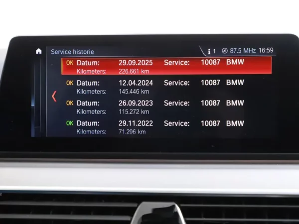 Photo 18 of 36 of WBAJK51080BX22697 BMW 5 Serie 520i Aut. High Executive M-Pack LED