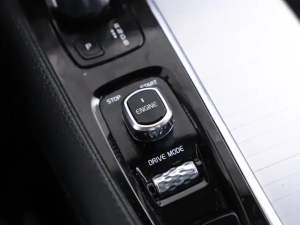 Photo 18 of 36 of YV1LFBABDH1149222 Volvo XC90 2.0 T8 Twin Engine AWD Inscription