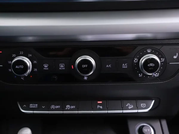 Photo 18 of 39 of WAUZZZFY7H2018880 Audi Q5 2.0 TFSI quattro Design Pro Line Plus LED