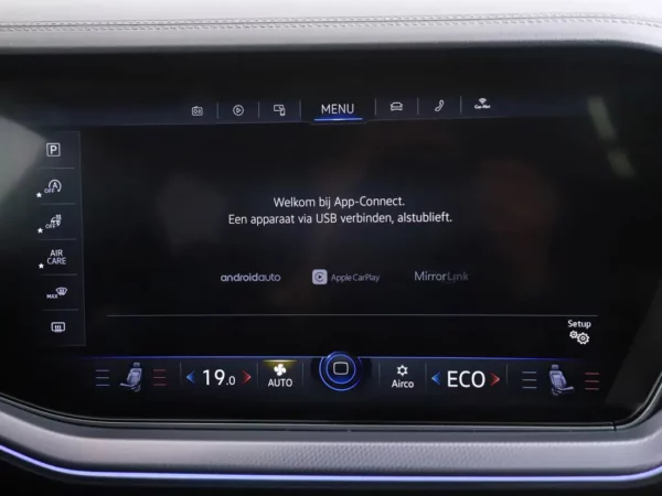 Photo 18 of 41 of WVGZZZCRZKD048400 Volkswagen Touareg 3.0 TSI R-Line Pano