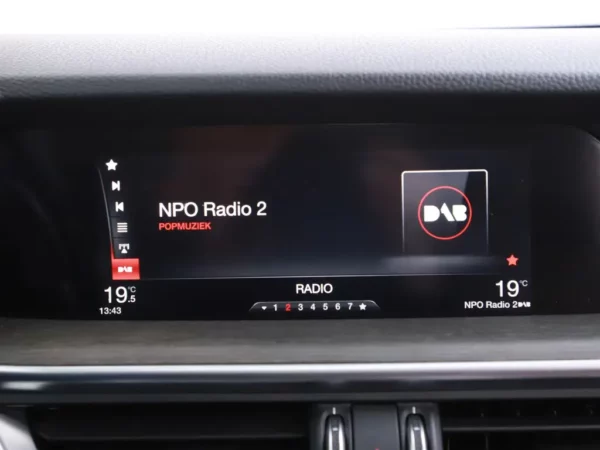 Photo 18 of 41 of ZARFAHBN5J7C00212 Alfa Romeo Stelvio 2.0 T AWD Special Edition 5-drs SUV