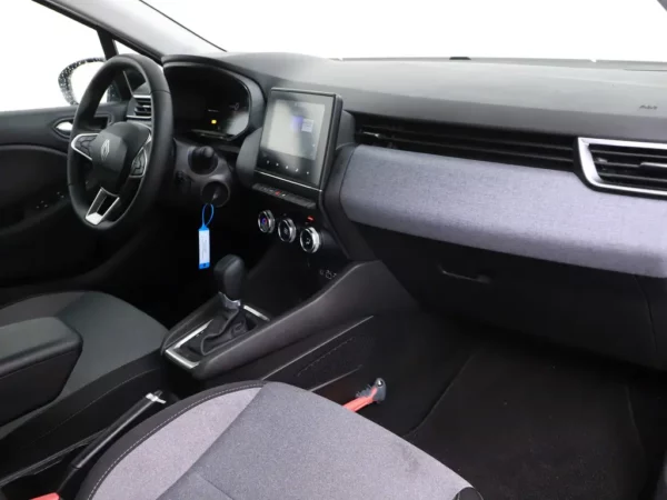 Photo 19 of 24 of VF1RJA00074068603 Renault Clio 1.6 E-Tech Full Hybrid 145