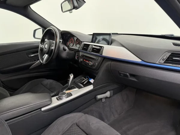 Photo 19 of 24 of WBA3A11020J617339 BMW 3-serie 316i Executive Xenon Cruise Ecc