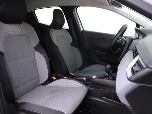 Photo 19 of 25 of VF1RJA00774065214 Renault Clio 1.6 E-Tech Full Hybrid 145