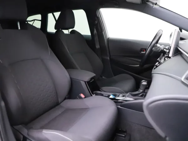 Photo 19 of 26 of SB1Z93BE90E127408 Toyota Corolla Touring Sports 1.8 Hybrid Active