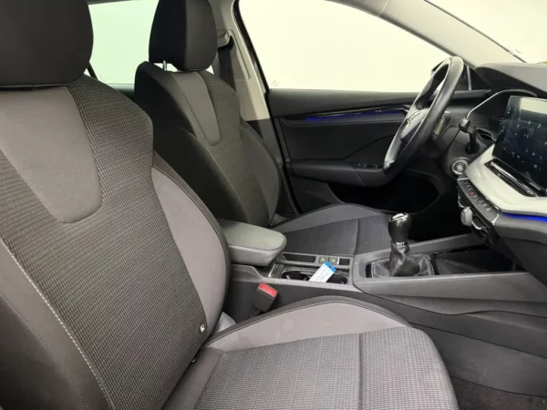 Photo 19 of 26 of TMBJP7NX2MY136328 Skoda Octavia Combi 1.0 TSI Business Edition