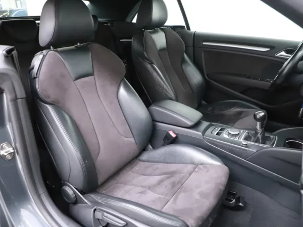 Photo 19 of 26 of WAUZZZ8V5F1133404 Audi A3 Cabriolet 1.4 TFSI CoD Ambition Pro Line Plus Softtop Stoelverw.