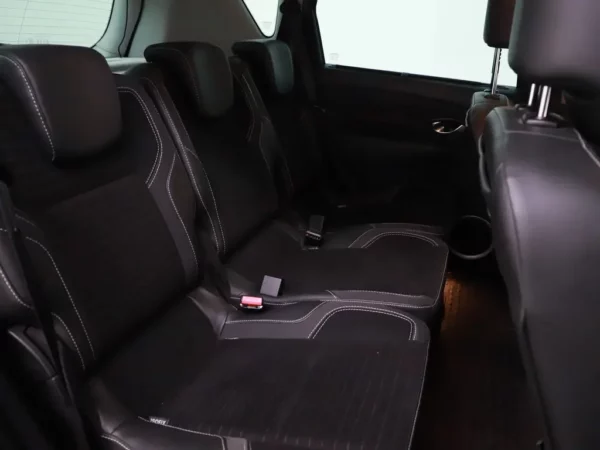 Photo 19 of 28 of VF1JZD6J651900354 Renault Scénic Xmod 1.2 TCe Bose Alcantare