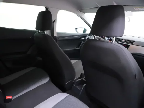 Photo 19 of 28 of VSSZZZKJZJR065267 SEAT Ibiza 1.0 TSI (5-drs Hatchb.)