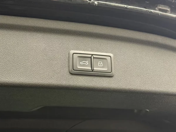 Photo 19 of 28 of WAUZZZGY2MA016341 Audi A3 Sportback 35 TFSI edition one 5-drs Hatchb.