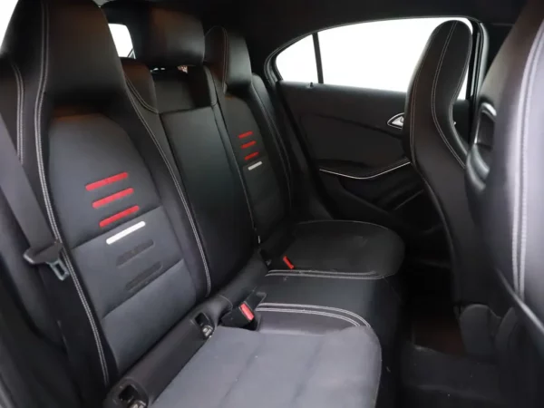 Photo 19 of 28 of WDD1760421J761277 Mercedes-Benz A-Klasse 180 Aut. AMG LED