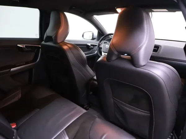 Photo 19 of 28 of YV1FW45HBF1260589 Volvo V60 1.6 T3 R-Design Cruise Ecc