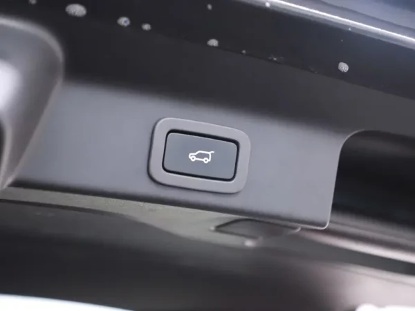 Photo 19 of 29 of SADCA2BN9HA071223 Jaguar F-Pace 2.0 Aut. Portfolio AWD 20d