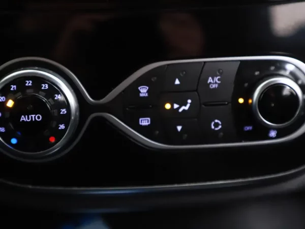 Photo 19 of 31 of VF1R8700763606314 Renault Captur 0.9 TCe Intens Navi