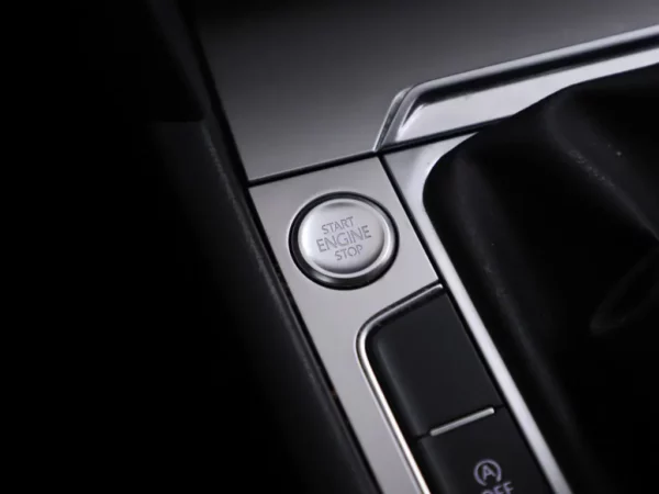 Photo 19 of 32 of WVWZZZ3CZJE179289 Volkswagen Passat 1.4 TSI ACT Comfortline 4-drs Sedan