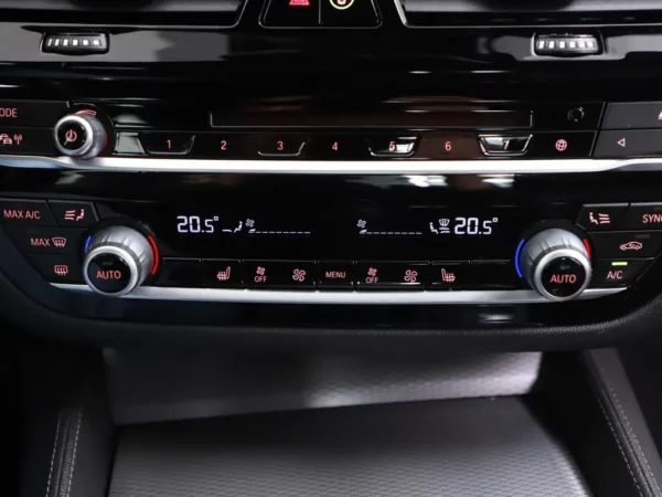 Photo 19 of 33 of WBAJR110X0WW57722 BMW 5 Serie 520i High Executive Edition (4-drs Sedan)