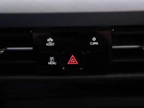 Photo 19 of 33 of WVWZZZCD2PW528663 Volkswagen GOLF Variant 1.0 eTSI Life Business