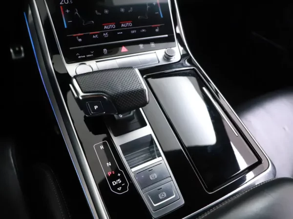 Photo 19 of 34 of WAUZZZ4M3LD007324 Audi Q7 55 TFSI quattro Pro Line S 7p