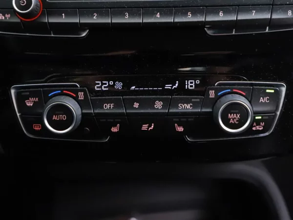 Photo 19 of 34 of WBAHS110605H03722 BMW X1 sDrive18i Aut. High Executive LED