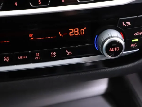 Photo 19 of 34 of WBAJL11080BC88242 BMW 5 Serie Touring 520i High Executive 5-drs Combi