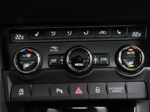 Photo 19 of 35 of TMBJR7NU3M2011227 Skoda Karoq 1.5 TSI ACT Sportline Business PANO