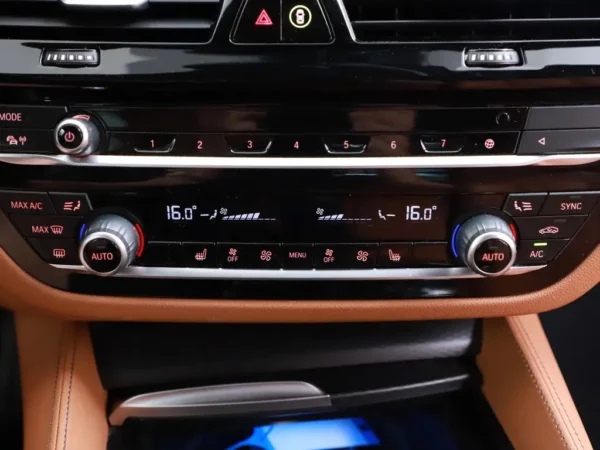 Photo 19 of 35 of WBA11CG000CL71888 BMW 5 Serie Touring 530e Business Edition Plus M-Pack