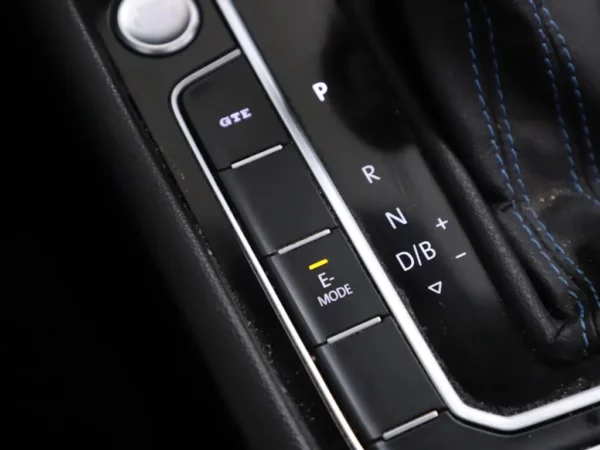 Photo 19 of 35 of WVWZZZ3CZHE054129 Volkswagen Passat Variant 1.4 TSI GTE Connected