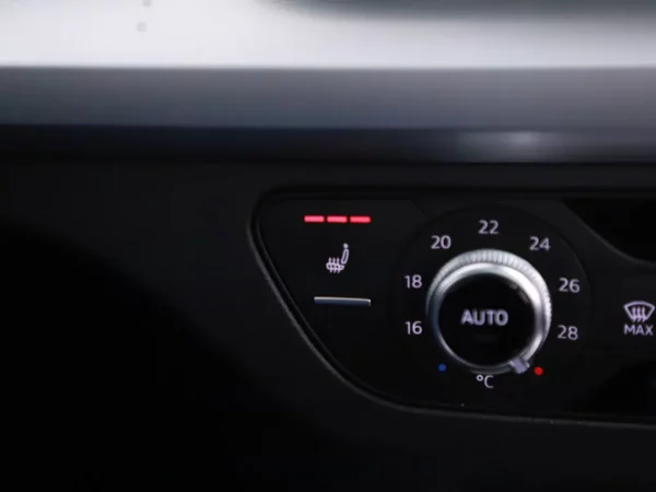 Photo 19 of 39 of WAUZZZFY7H2018880 Audi Q5 2.0 TFSI quattro Design Pro Line Plus LED