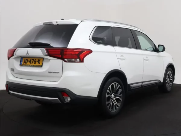 Photo 2 of 26 of JMBXTGF7WGZ002412 Mitsubishi Outlander 2.0 Aut. Executive Ed 7 Persoons Nav