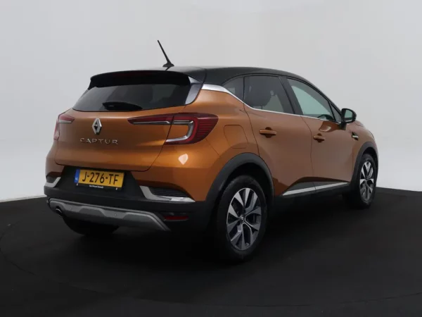 Photo 2 of 28 of VF1RJB00966036371 Renault Captur 1.0 TCe 100 Intens (5-drs