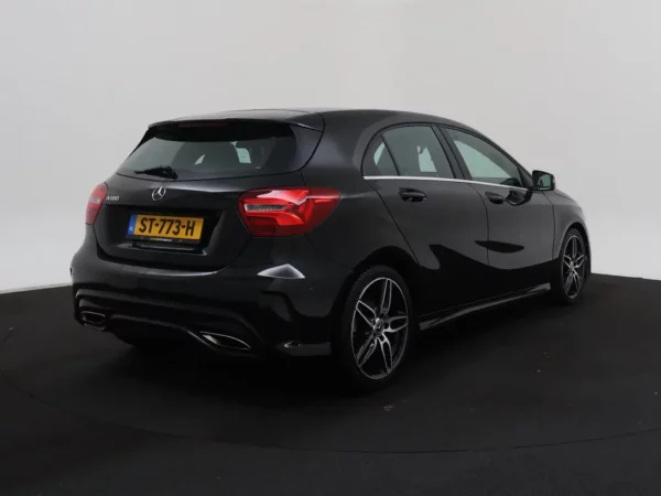 Photo 2 of 28 of WDD1760421J761277 Mercedes-Benz A-Klasse 180 Aut. AMG LED