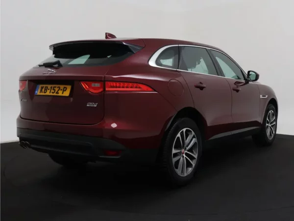 Photo 2 of 29 of SADCA2BN9HA071223 Jaguar F-Pace 2.0 Aut. Portfolio AWD 20d