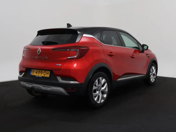 Photo 2 of 29 of VF1RJB00766260982 Renault Captur 1.6 E-Tech Plug-in Hybrid 160 Intens