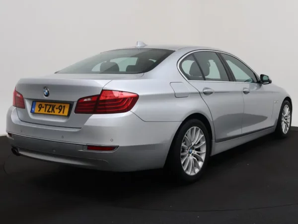 Photo 2 of 30 of WBA5A31080D744552 BMW 5 Serie 520i Aut. Last Minute Edition 4-drs Sedan