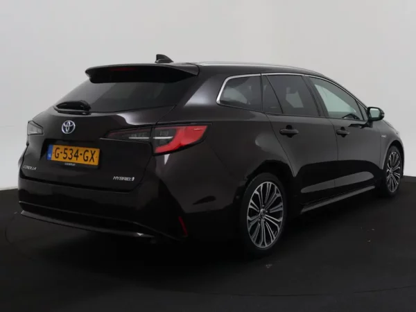 Photo 2 of 31 of SB1Z93BE40E063357 Toyota Corolla Touring Sports 1.8 Hybrid Executive