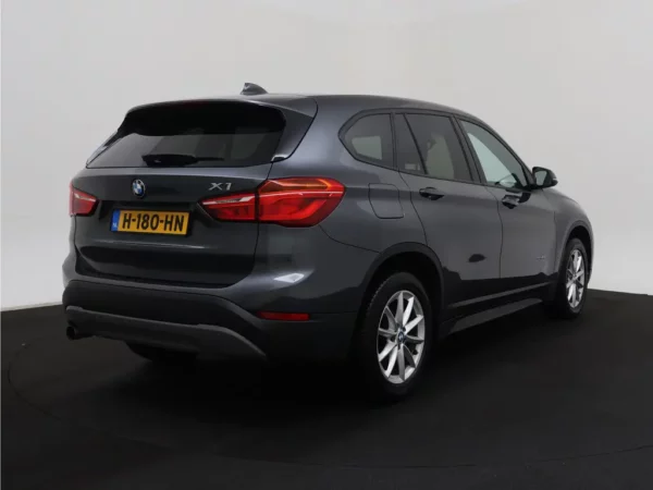 Photo 2 of 34 of WBAHS110605H03722 BMW X1 sDrive18i Aut. High Executive LED