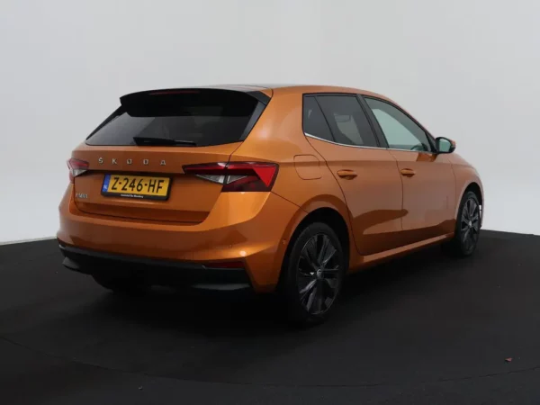 Photo 2 of 35 of TMBER9PJXN4006466 Skoda Fabia 1.0 Aut. TSI Business Edition 5-drs Hatchb.