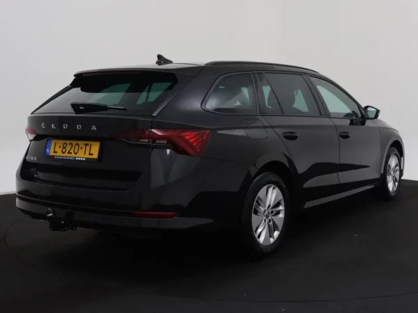 Photo 2 of 35 of TMBJP7NX8MY130954 Skoda Octavia Combi 1.0 TSI Business Edition Led